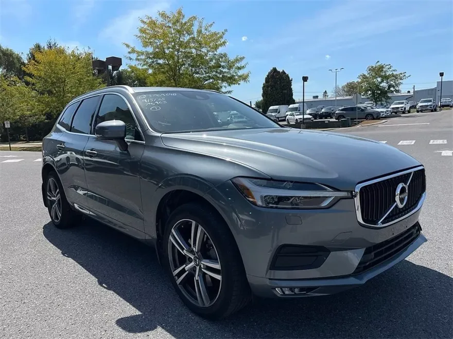 2020 Volvo XC60 T6 Momentum photo 1