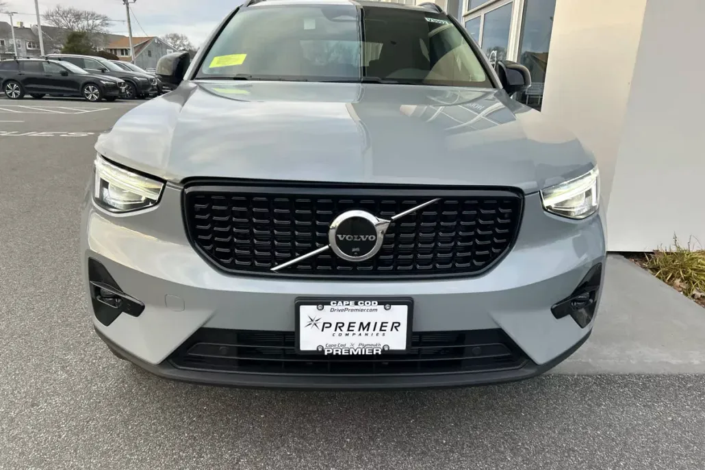 2024 Volvo XC40 Ultimate photo 1