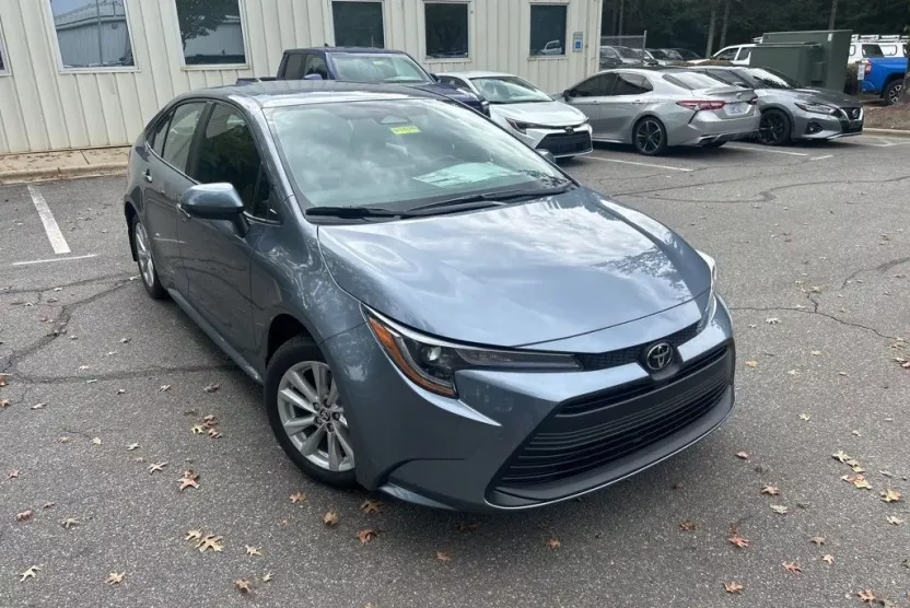 2026 Toyota Corolla LE photo 1