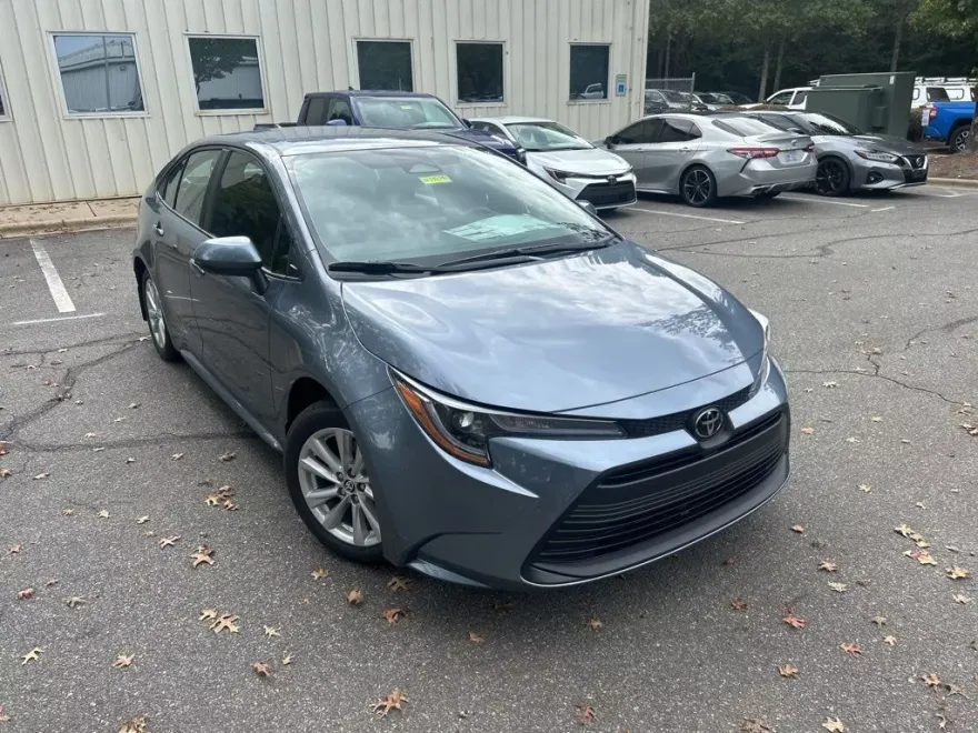 2026 Toyota Corolla LE photo 1