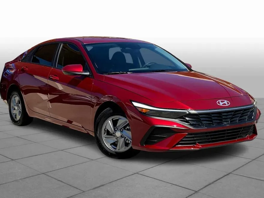2025 Hyundai Elantra SE photo 1
