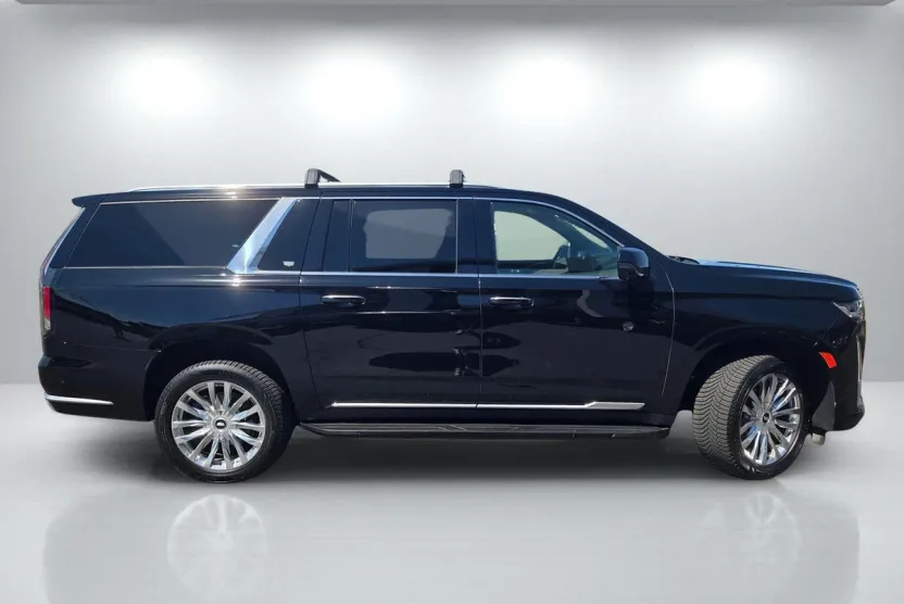 2023 Cadillac Escalade ESV Premium Luxury photo 1