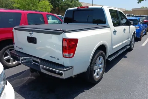 2013 Nissan Titan SL photo 3