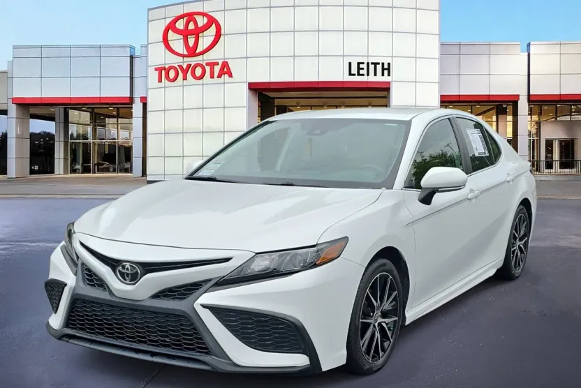 2022 Toyota Camry SE photo 1