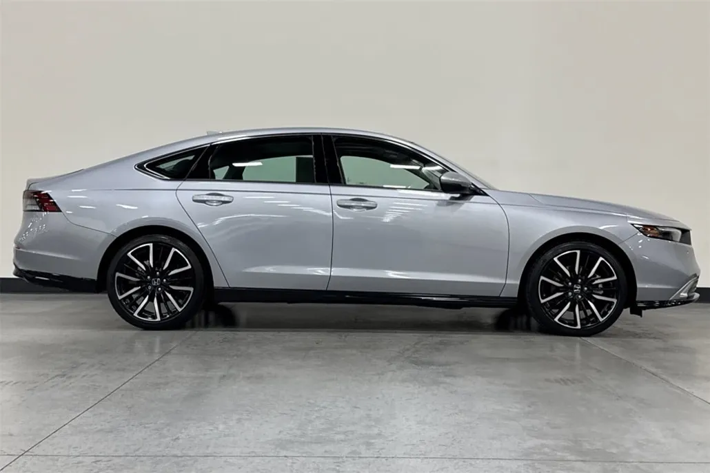 2023 Honda Accord Hybrid Touring photo 1
