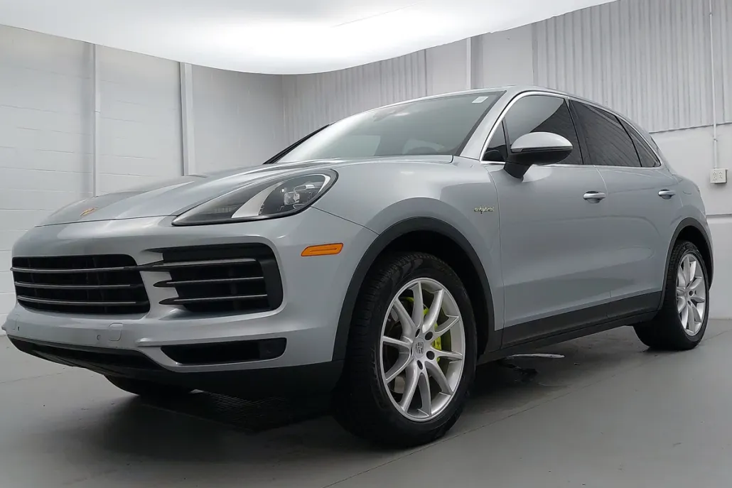 2022 Porsche Cayenne E-Hybrid photo 1