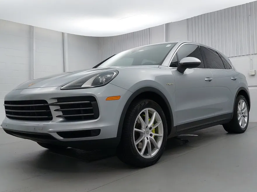 2022 Porsche Cayenne E-Hybrid photo 1
