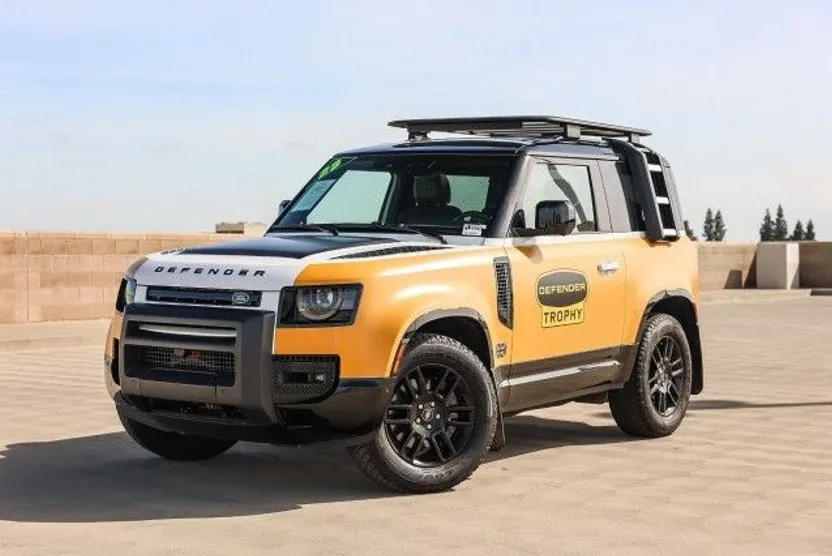 2023 Land Rover Defender 90 X-Dynamic SE photo 1