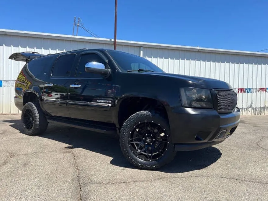 2008 Chevrolet Suburban LS photo 1
