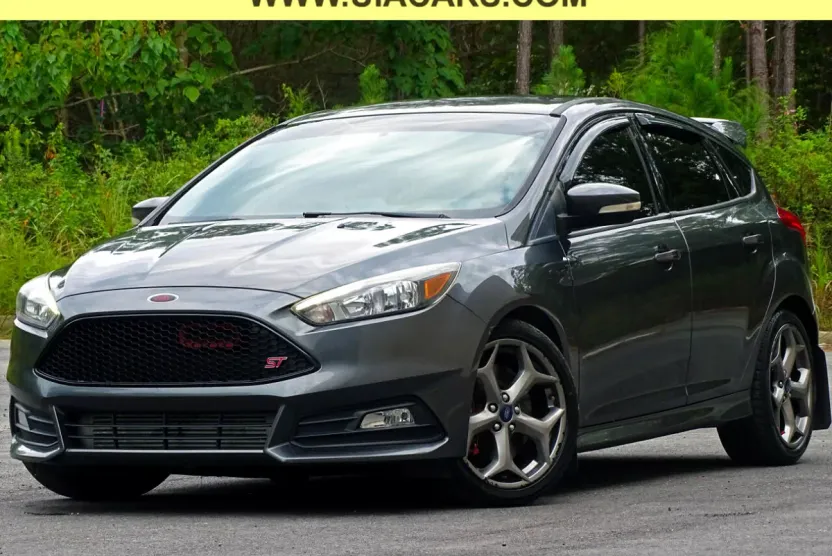 2017 Ford Focus ST photo 1
