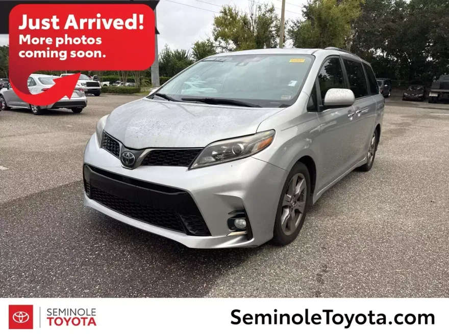 2019 Toyota Sienna SE photo 1