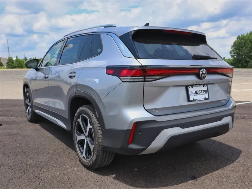 2025 Volkswagen Tiguan SE photo 1