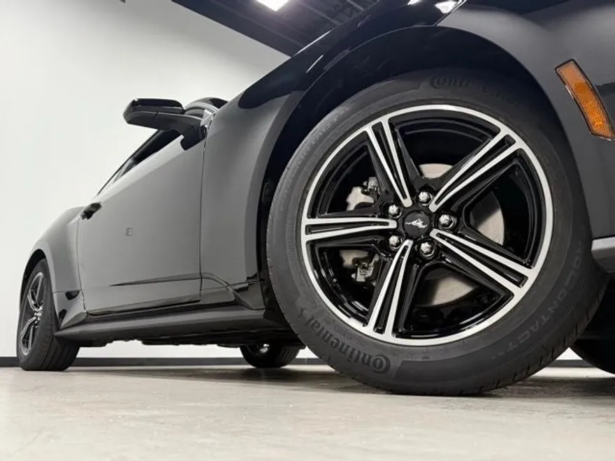 2025 Ford Mustang EcoBoost photo 1
