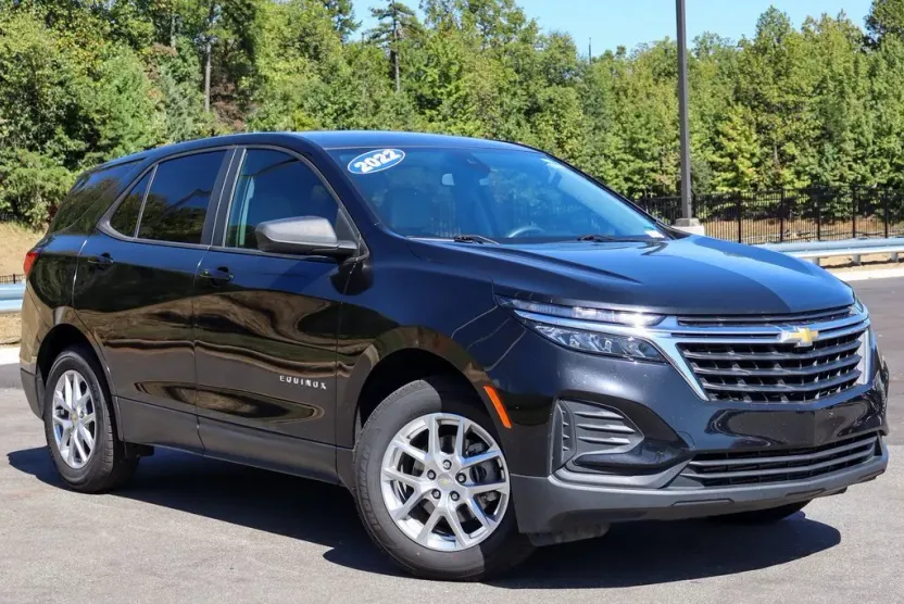 2022 Chevrolet Equinox LS photo 1