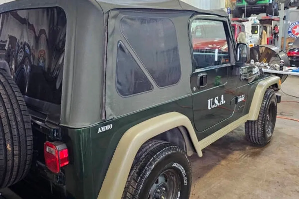 2004 Jeep Wrangler X photo 1