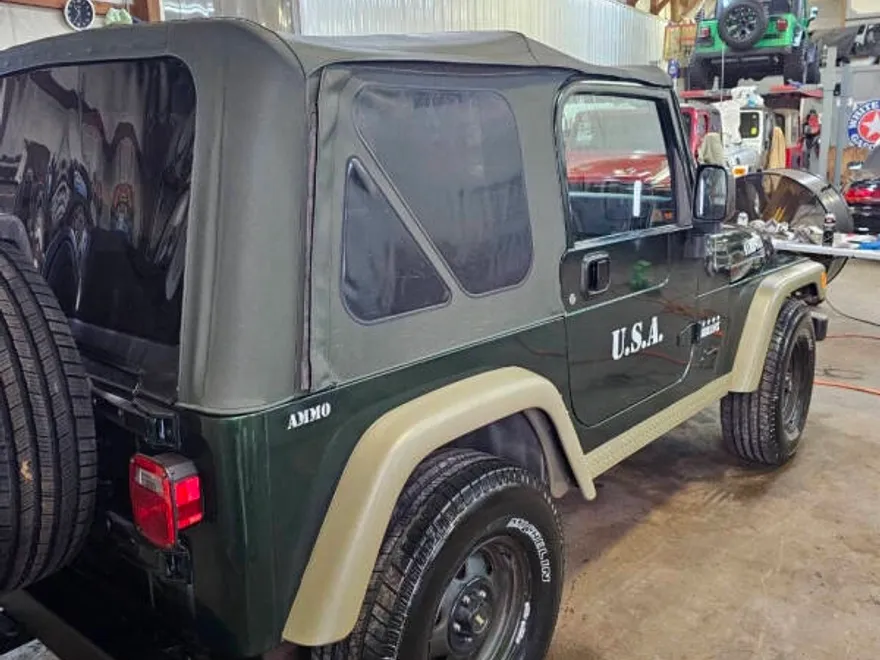 2004 Jeep Wrangler X photo 1