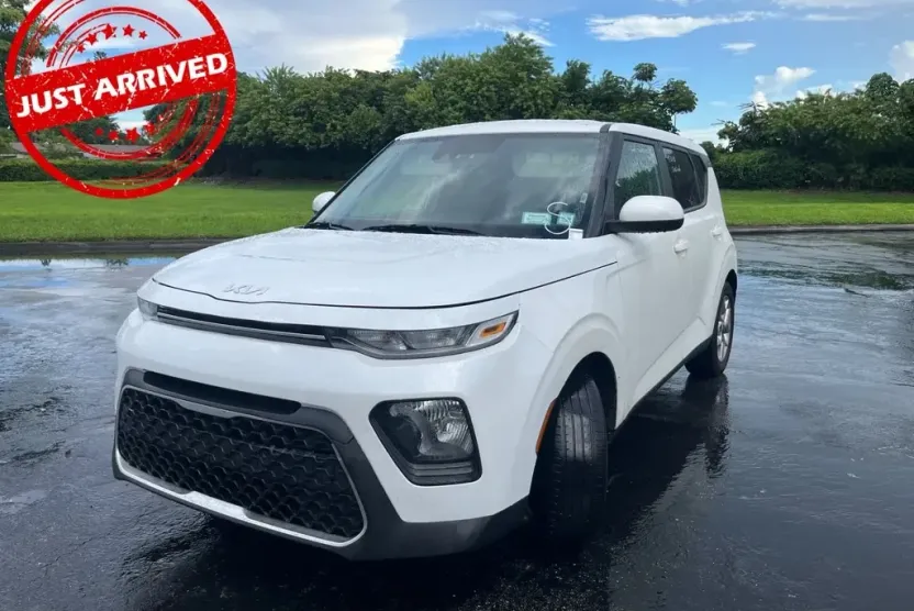 2022 Kia Soul LX photo 1