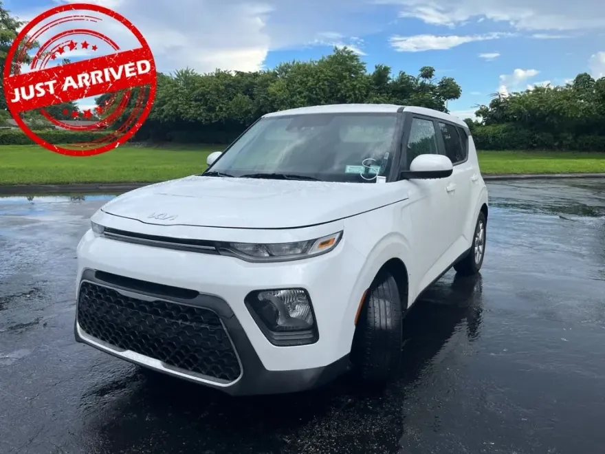 2022 Kia Soul LX photo 1
