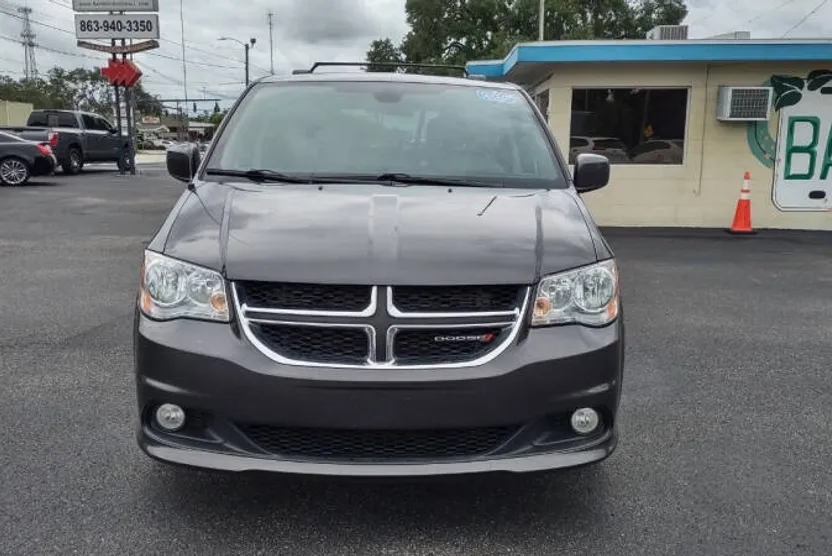 2019 Dodge Grand Caravan SXT photo 1