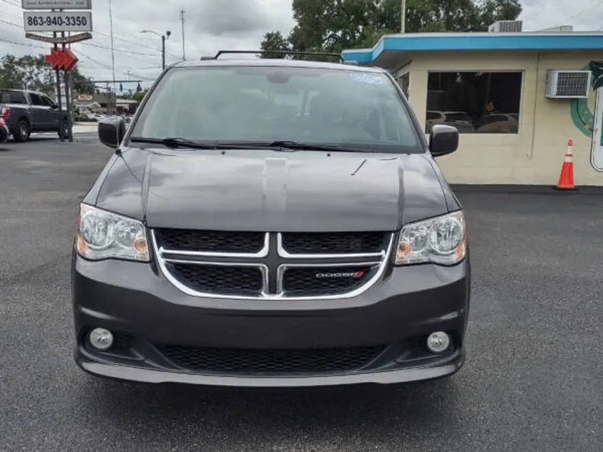 2019 Dodge Grand Caravan SXT photo 1