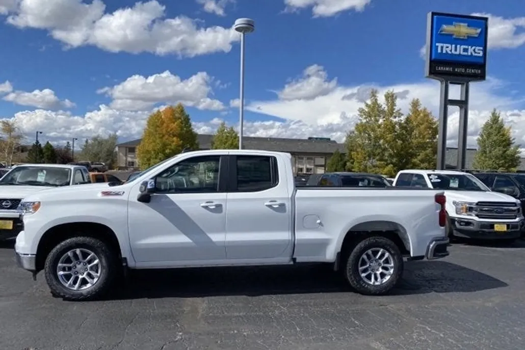 2026 Chevrolet Silverado 1500 LT photo 1