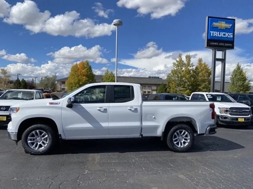2026 Chevrolet Silverado 1500 LT photo 1