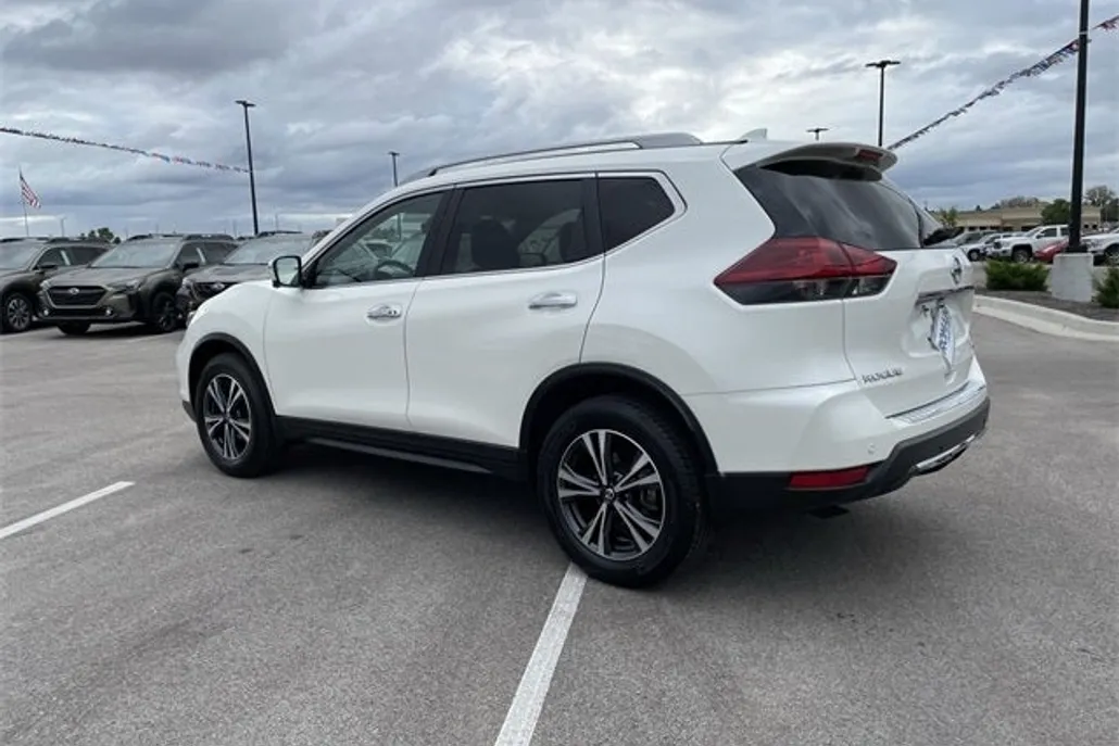 2019 Nissan Rogue SV photo 1