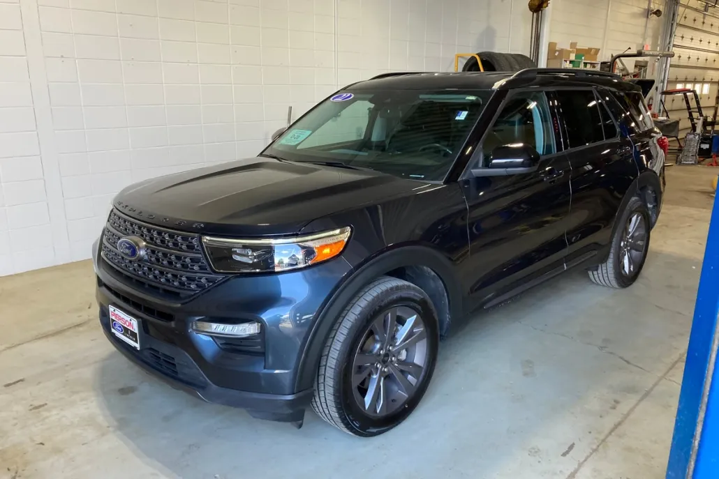 2022 Ford Explorer XLT photo 1