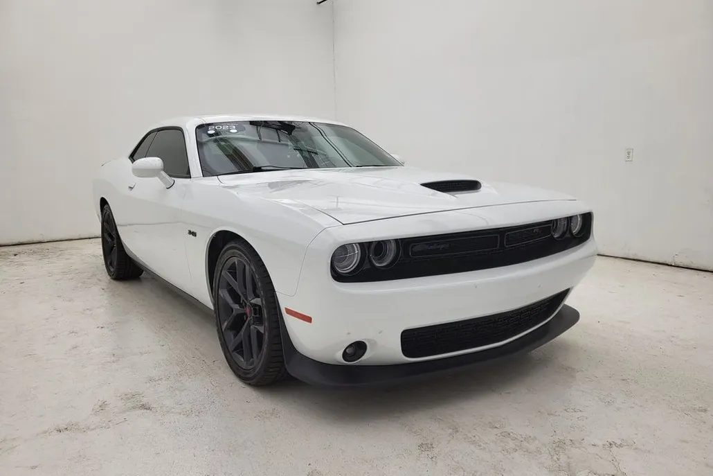 2023 Dodge Challenger R/T photo 1