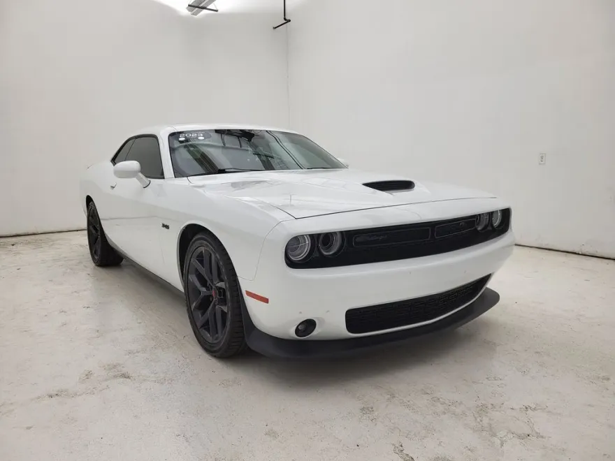 2023 Dodge Challenger R/T photo 1