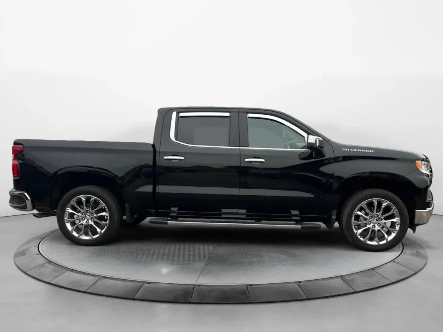 2024 Chevrolet Silverado 1500 LTZ photo 1