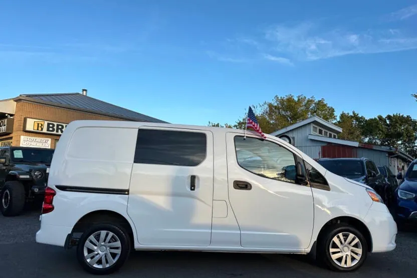 2021 Nissan NV200 SV photo 1