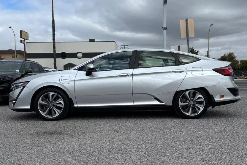 2020 Honda Clarity Plug-In Hybrid Touring photo 1