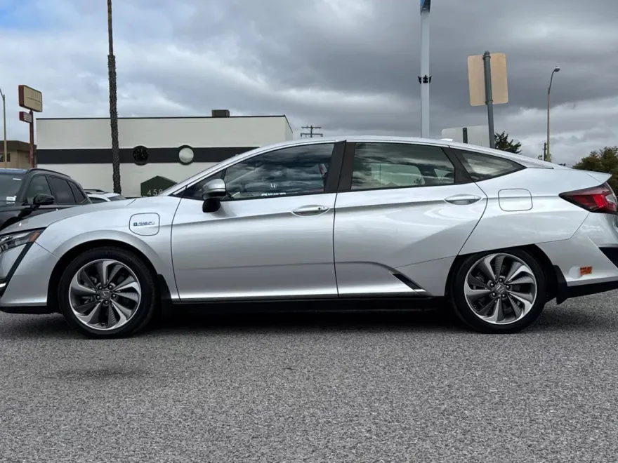 2020 Honda Clarity Plug-In Hybrid Touring photo 1