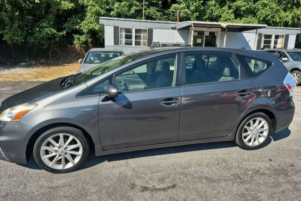 2012 Toyota Prius V Five photo 1