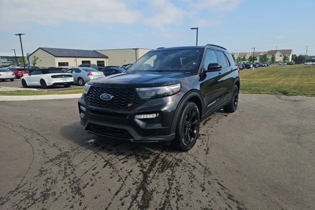 2022 Ford Explorer ST photo 1