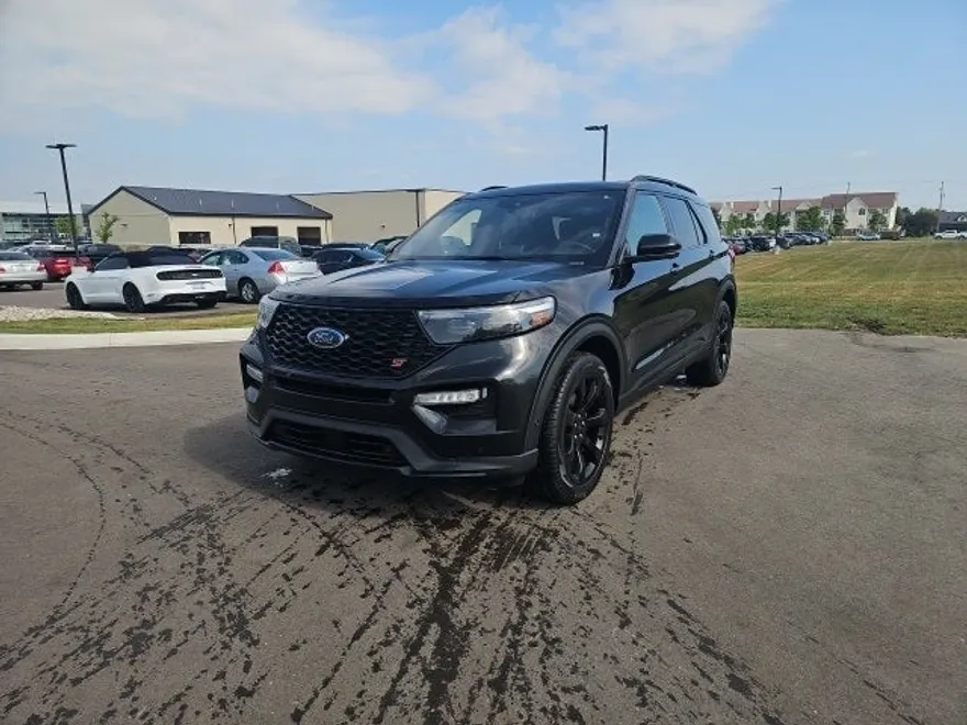 2022 Ford Explorer ST photo 1