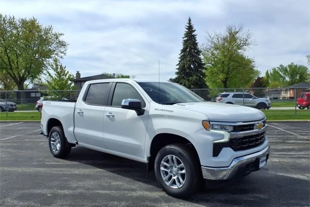 2025 Chevrolet Silverado 1500 LT photo 1