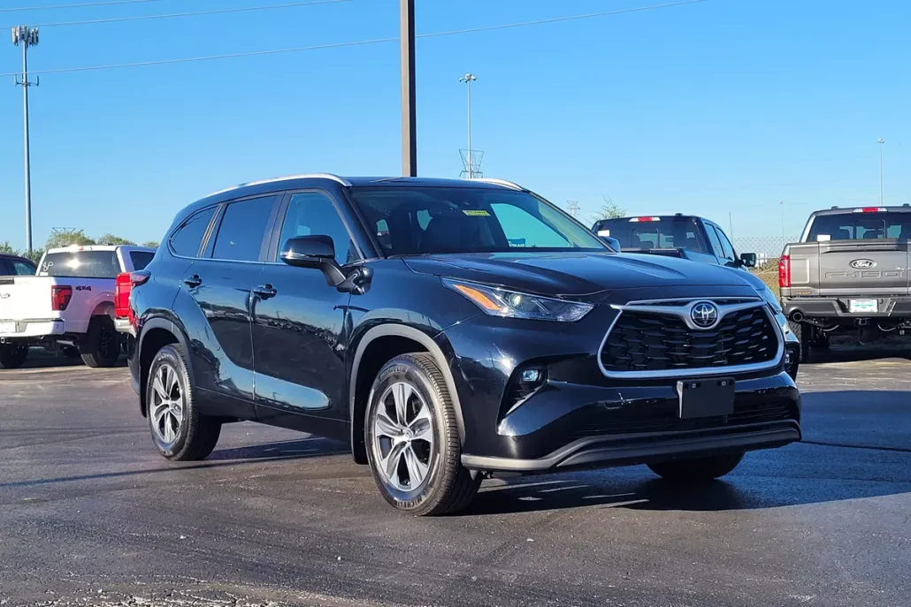 2024 Toyota Highlander XLE photo 1