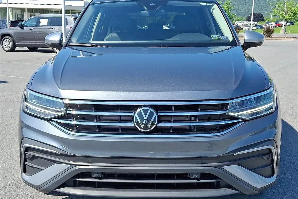2024 Volkswagen Tiguan Wolfsburg Edition photo 1