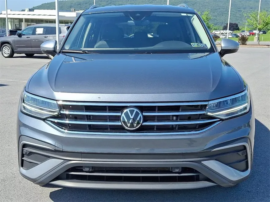 2024 Volkswagen Tiguan Wolfsburg Edition photo 1