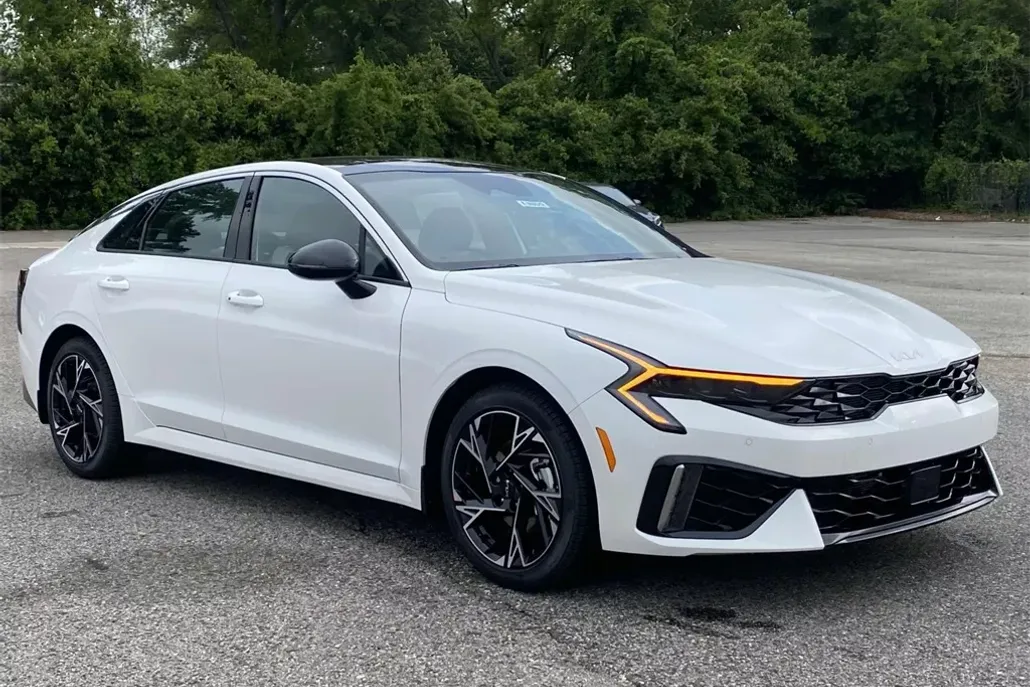 2025 Kia K5 GT-Line photo 1
