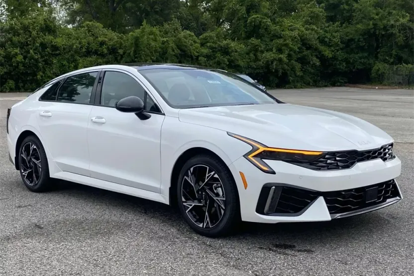 2025 Kia K5 GT-Line photo 1