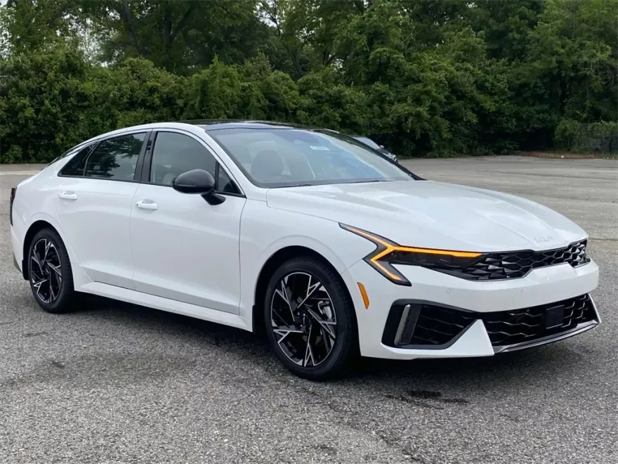 2025 Kia K5 GT-Line photo 1