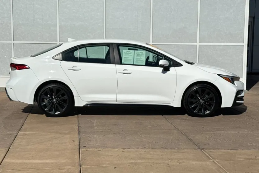 2025 Toyota Corolla SE photo 1