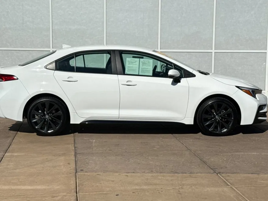 2025 Toyota Corolla SE photo 1