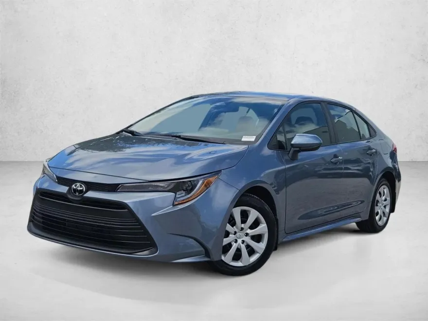 2025 Toyota Corolla LE photo 1