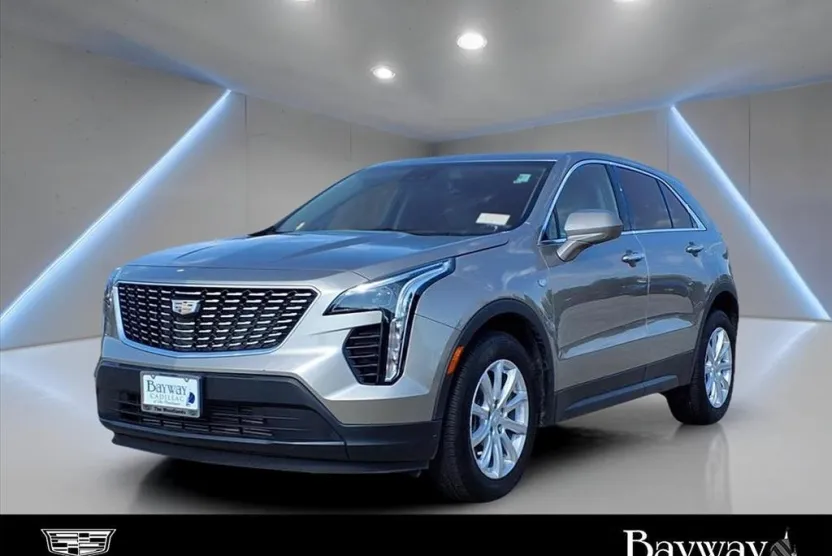 2023 Cadillac XT4 Luxury photo 1
