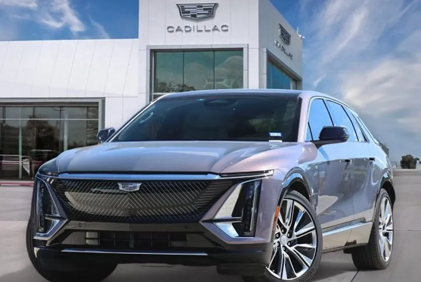 2024 Cadillac Lyriq Luxury photo 1