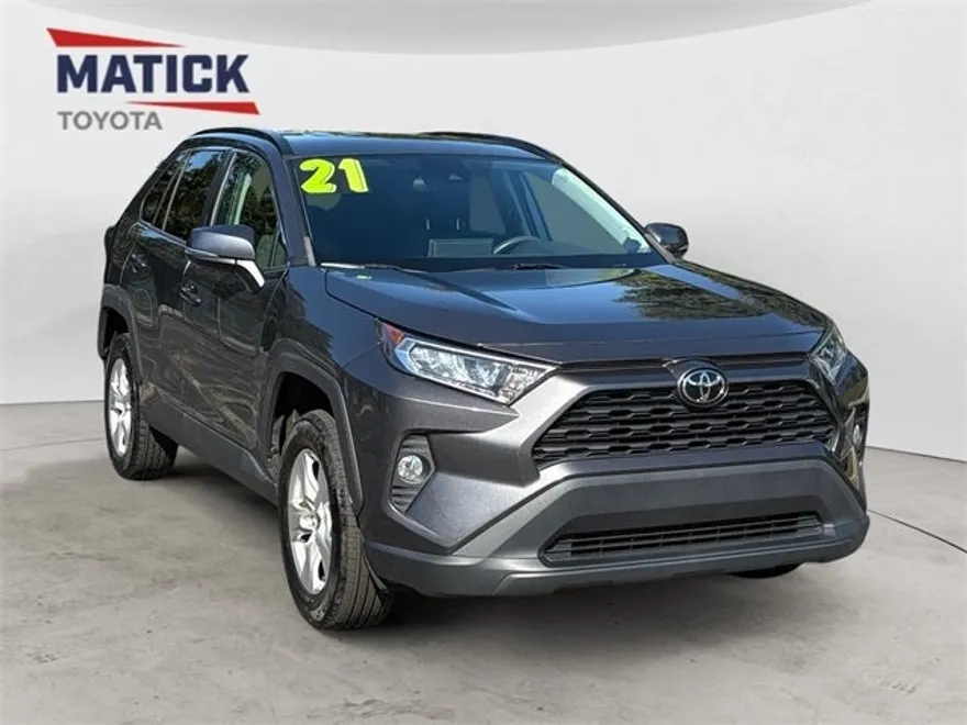 2021 Toyota RAV4 XLE photo 1